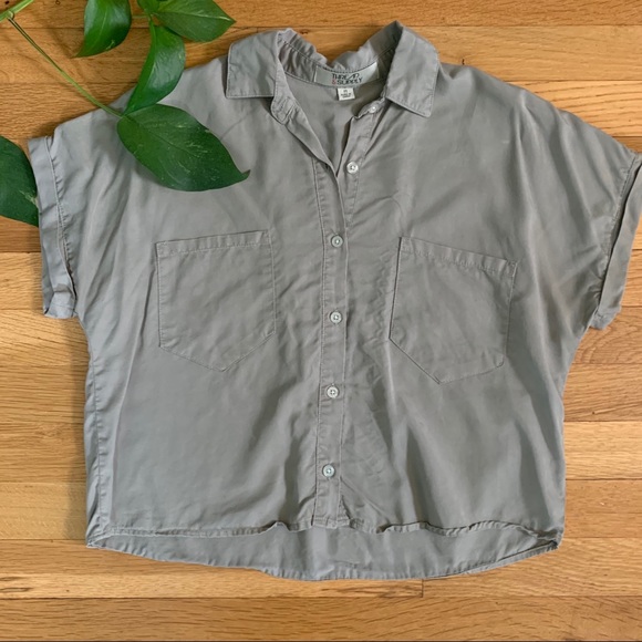 Thread & Supply Tops - Sage Green Cropped Button Down Sz Medium